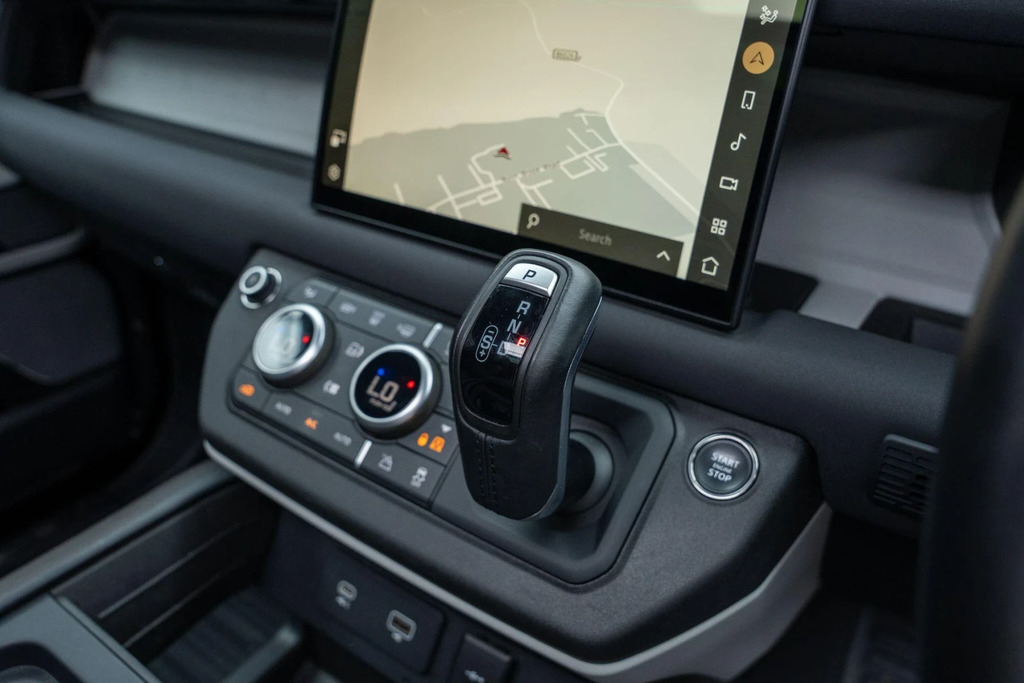 Land Rover Defender 130 X-dynamic Hse Grey #29