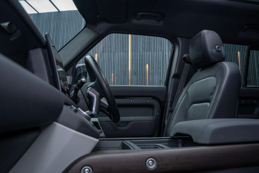 Land Rover Defender 130 X-dynamic Hse Grey #36
