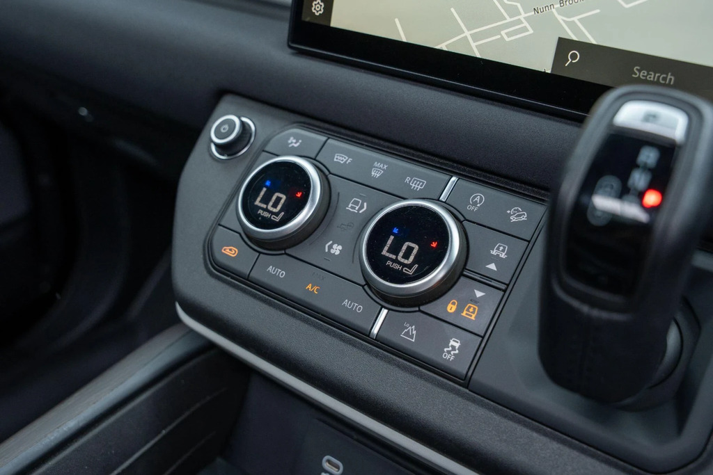 Land Rover Defender 130 X-dynamic Hse Grey #31