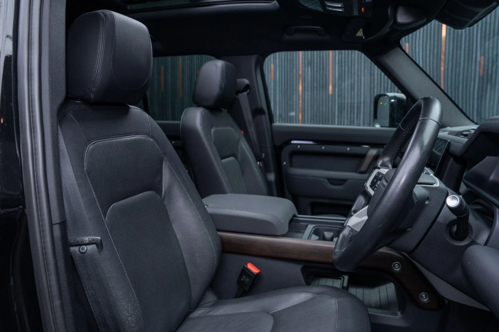 Land Rover Defender 130 X-dynamic Hse Grey #2