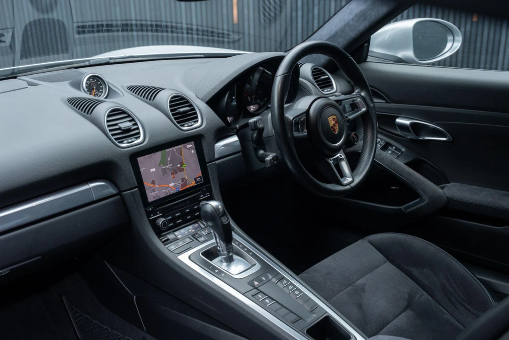 Porsche 718 Cayman 2L Null Silver #34