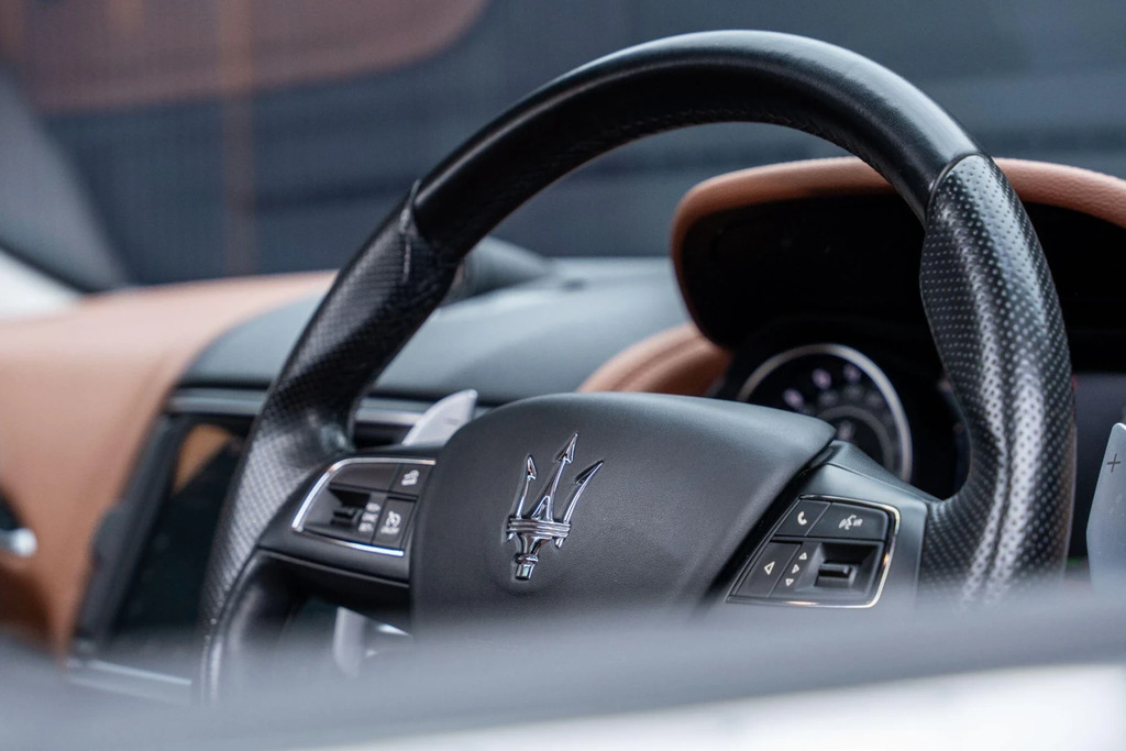 Maserati Levante Modena Black #44