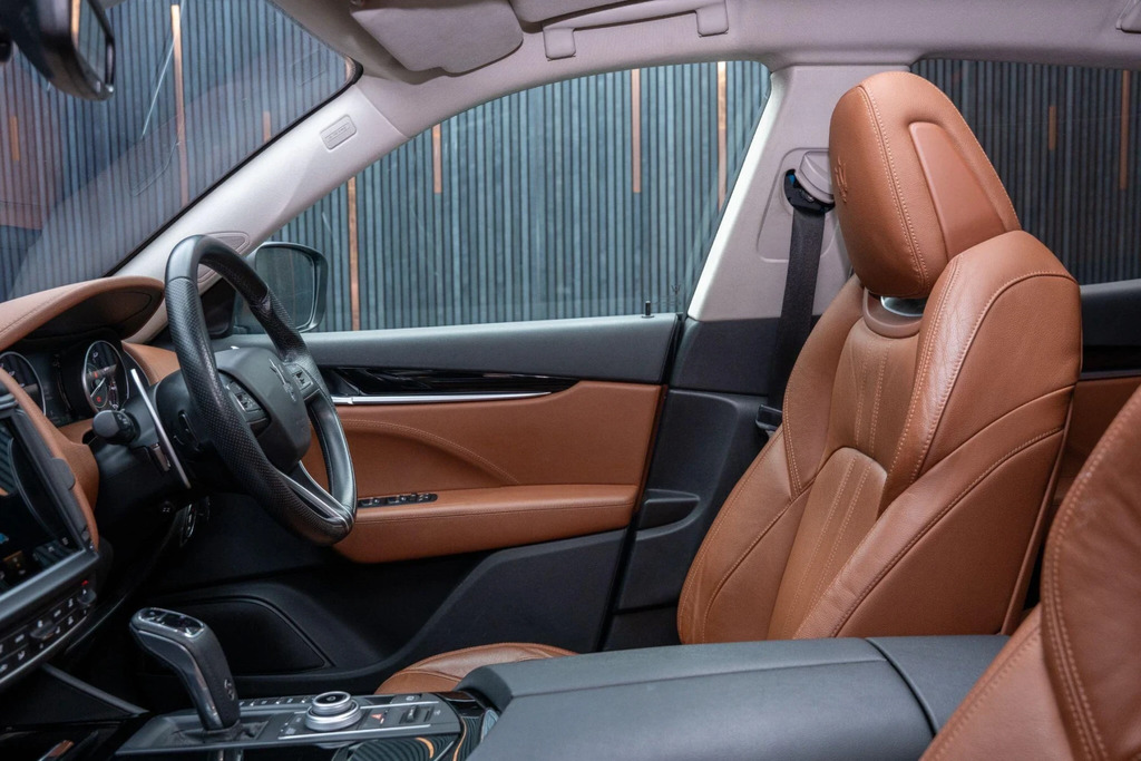 Maserati Levante Modena Black #42