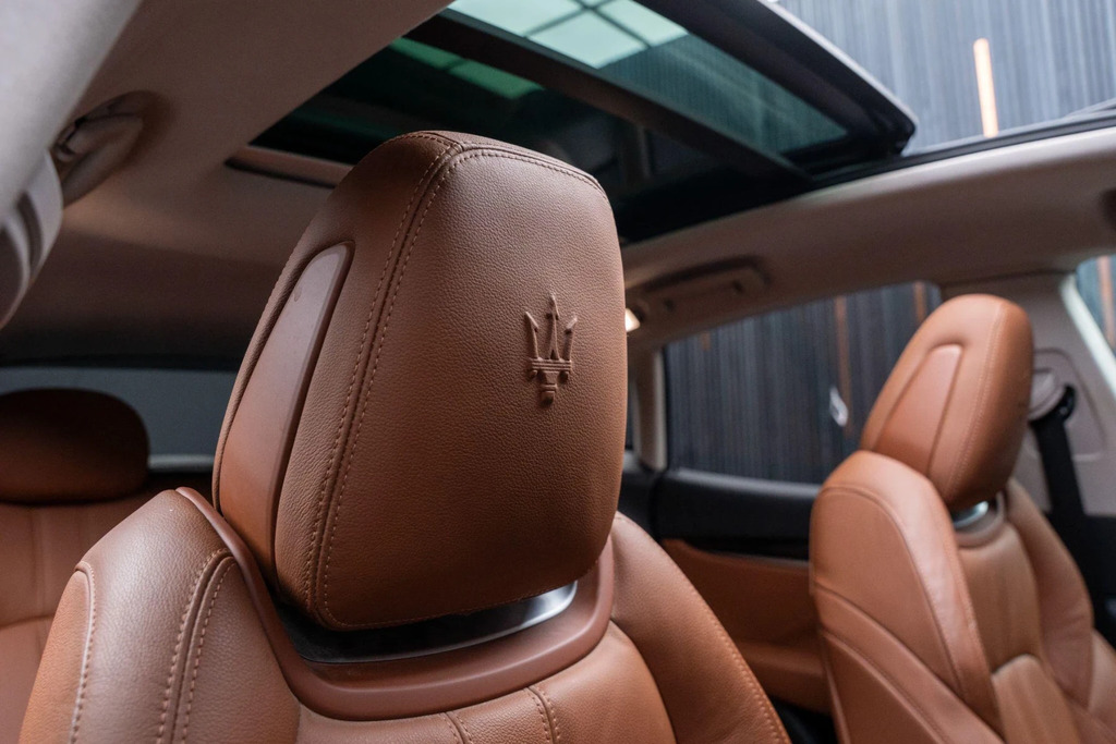 Maserati Levante Modena Black #34