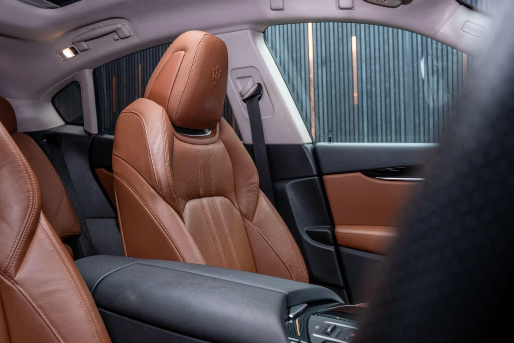 Maserati Levante Modena Black #32