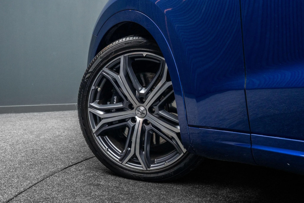 Maserati Levante Modena Black #13