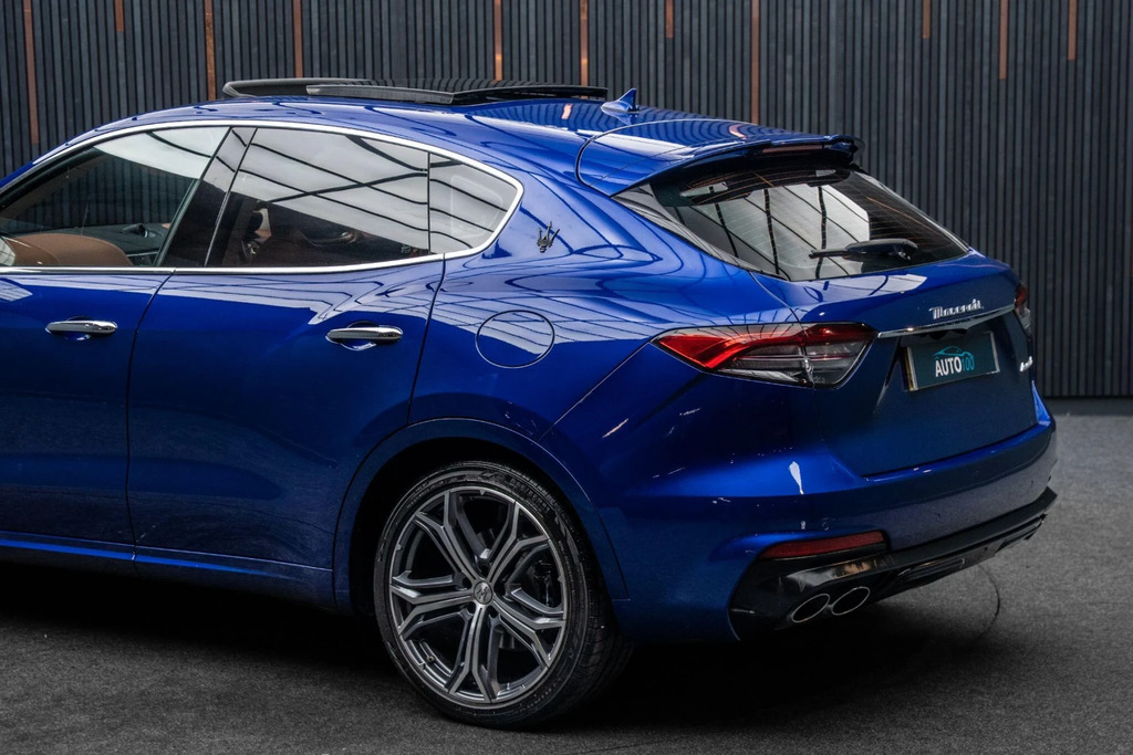 Maserati Levante Modena Black #19
