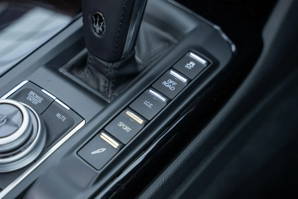 Maserati Levante Modena Black #28