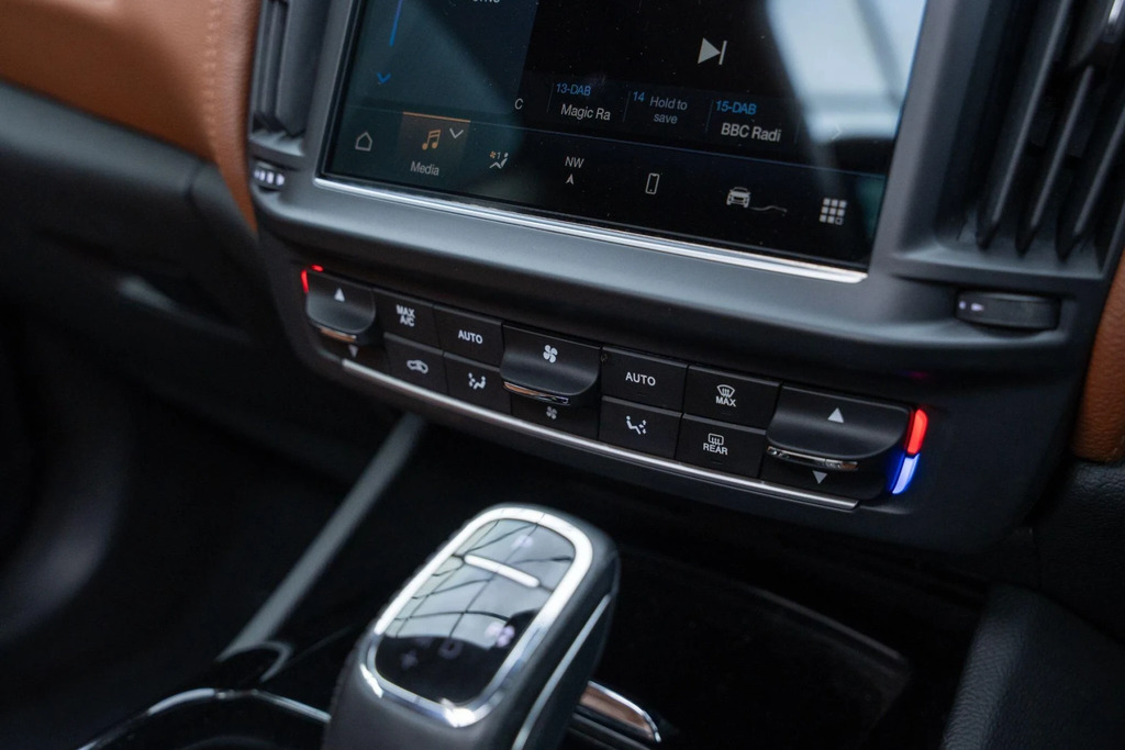 Maserati Levante Modena Black #20