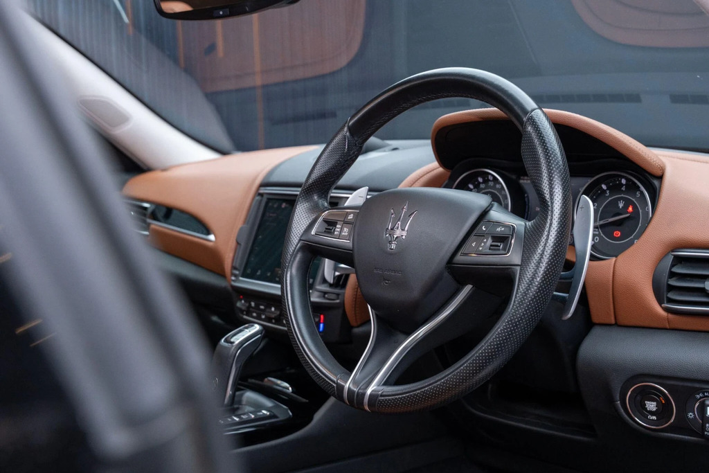 Maserati Levante Modena Black #38
