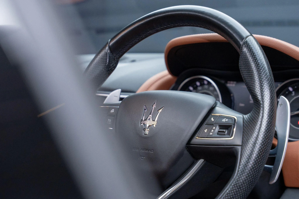 Maserati Levante Modena Black #41