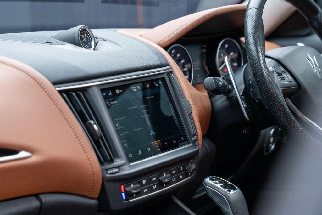 Maserati Levante Modena Black #43
