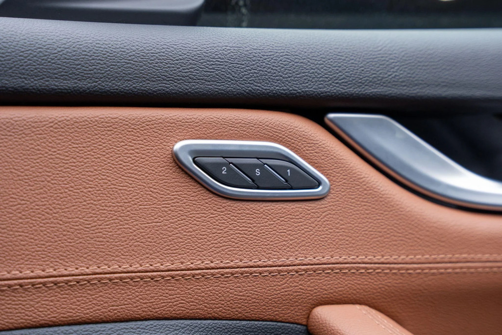 Maserati Levante Modena Black #37