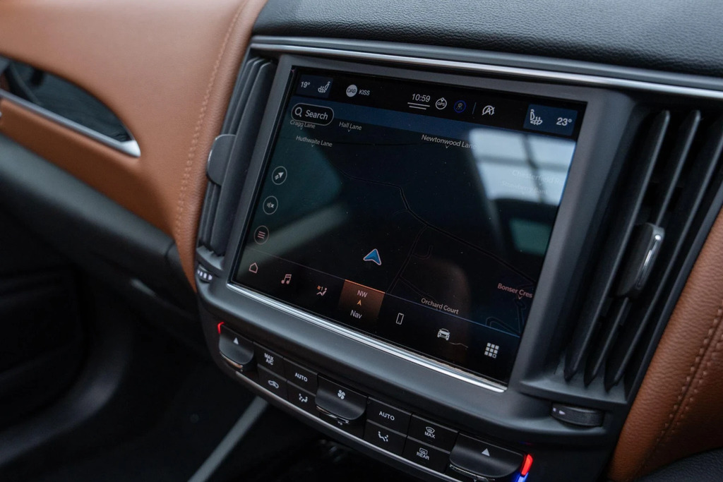 Maserati Levante Modena Black #18