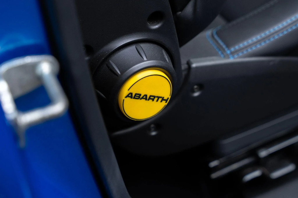 Abarth 695 695 White #35