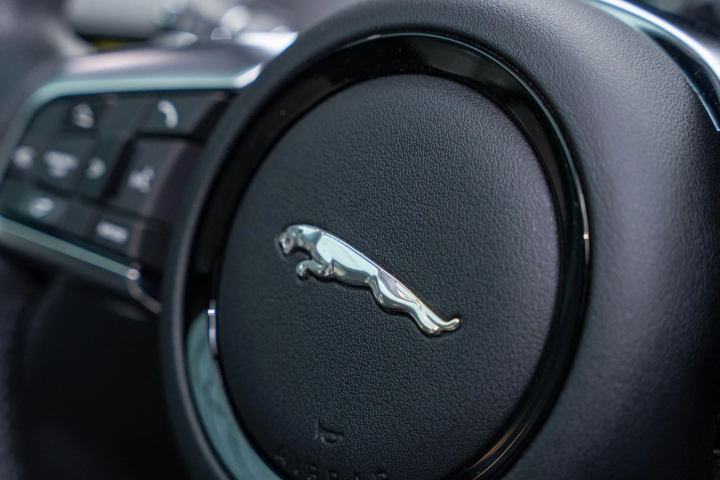 Jaguar F-Type 2.0 P300 First Edition Grey #24