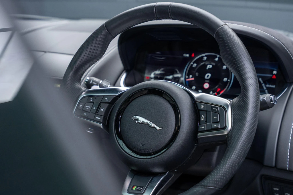 Jaguar F-Type 2.0 P300 First Edition Grey #39