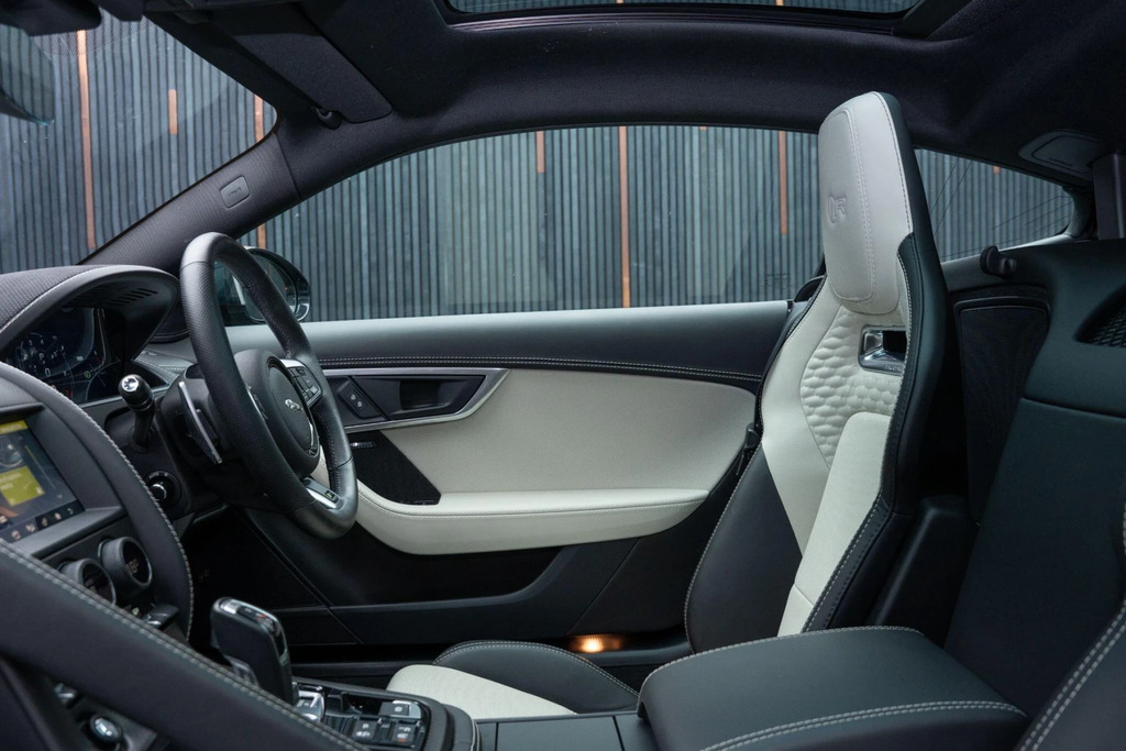 Jaguar F-Type 2.0 P300 First Edition Grey #42