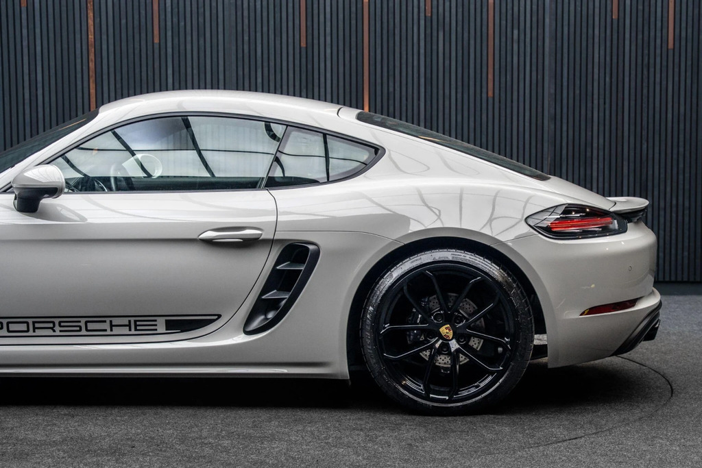 Porsche 718 Cayman Gts 4.0  #17
