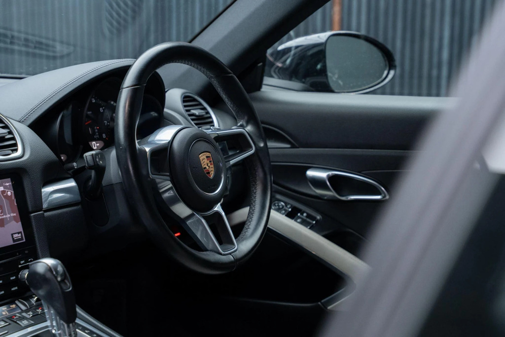 Porsche 718 Cayman 2L Null Black #32