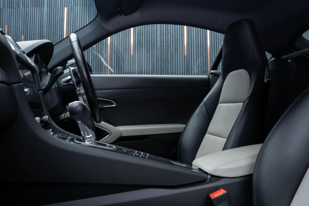 Porsche 718 Cayman 2L Null Black #30