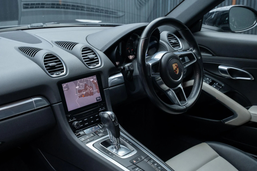 Porsche 718 Cayman 2L Null Black #31