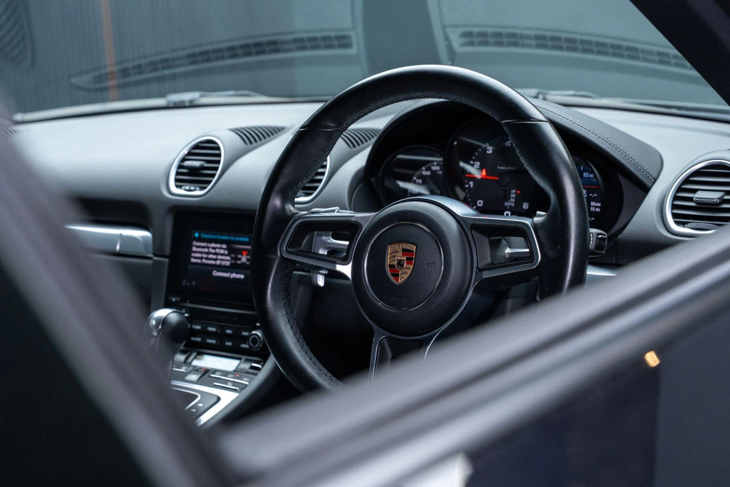 Porsche 718 Cayman 2L Null Black #29