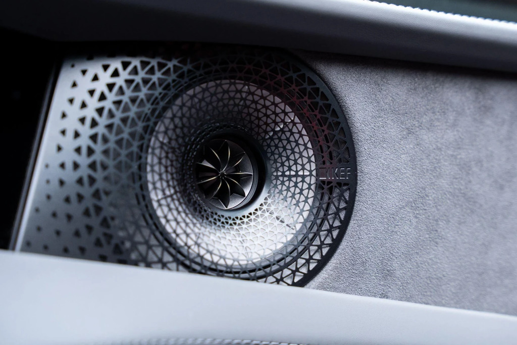 Lotus Emeya 450Kw 102Kwh 2025 Grey #17