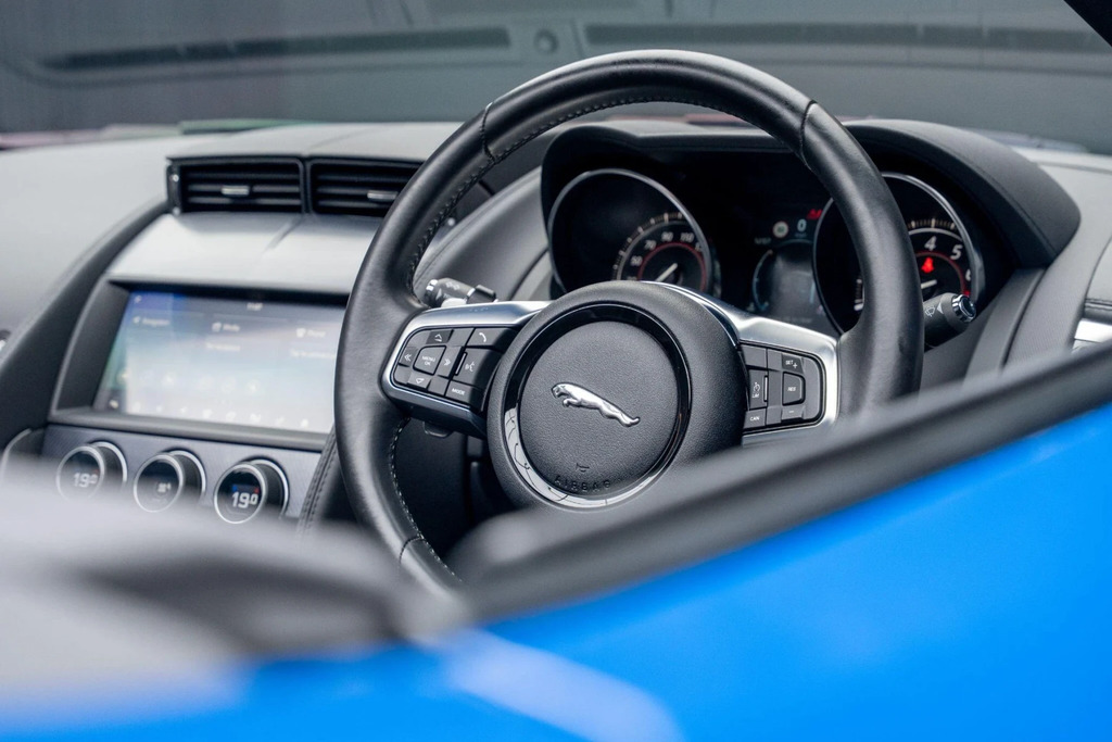 Jaguar F-Type R-dynamic White #40