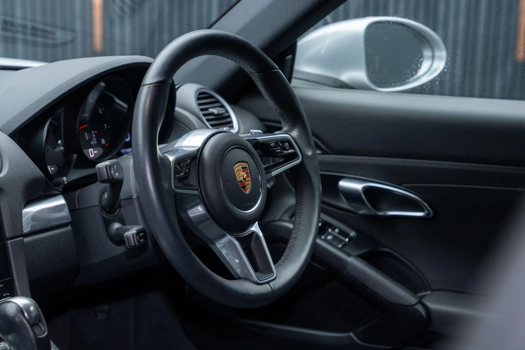 Porsche 718 Cayman 2L Null Red #29