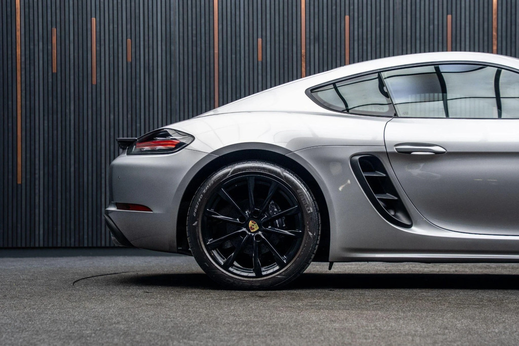 Porsche 718 Cayman 2L Null Red #20
