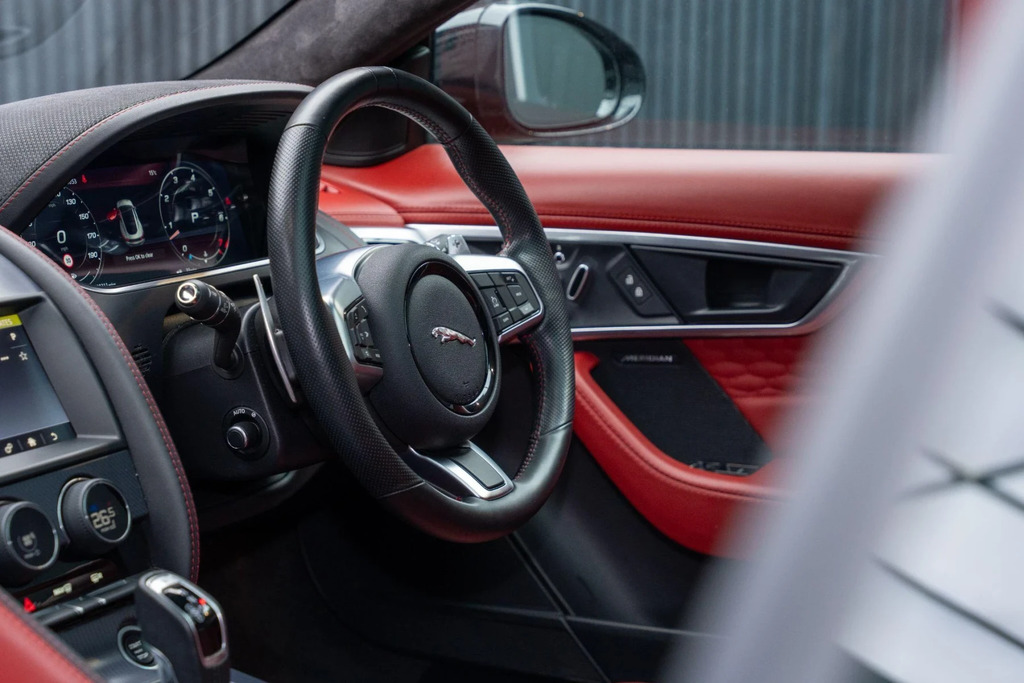 Jaguar F-Type P450 R-dynamic  #44