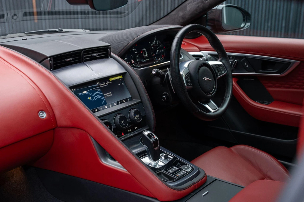 Jaguar F-Type P450 R-dynamic #38