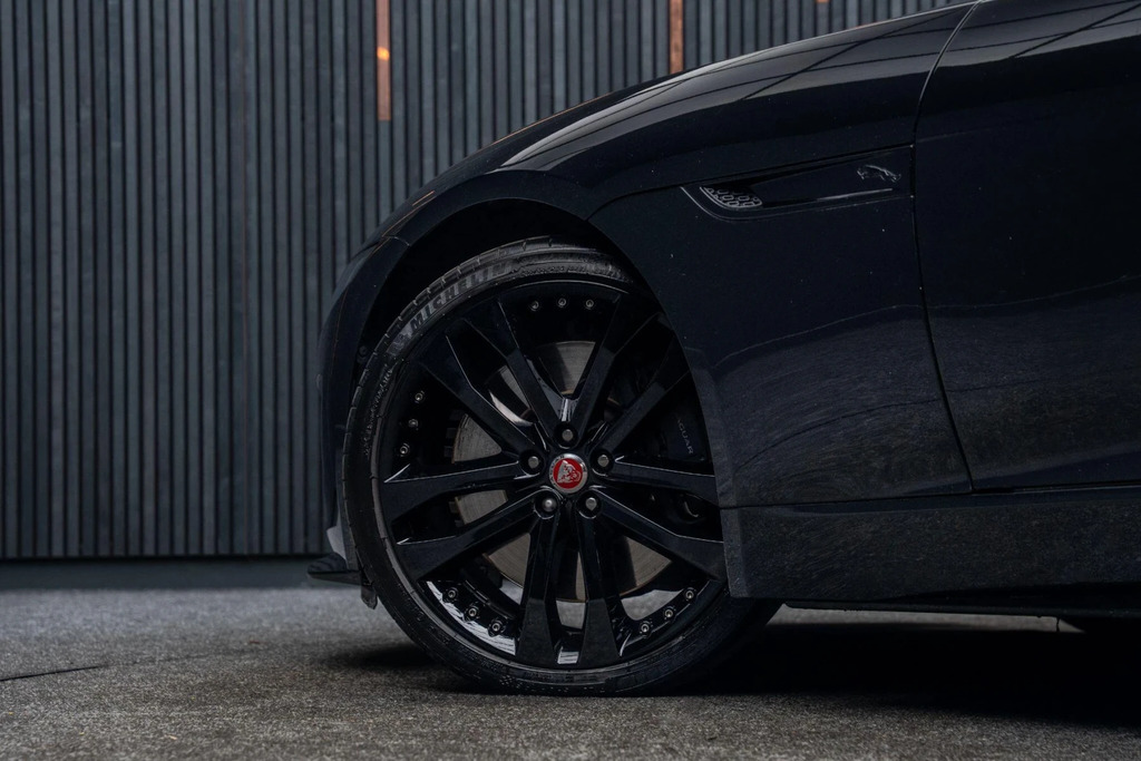 Jaguar F-Type P450 R-dynamic  #15