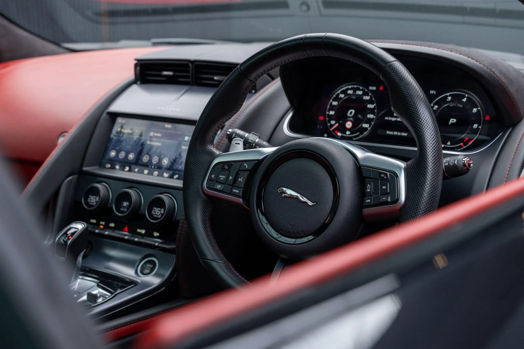 Jaguar F-Type P450 R-dynamic #41