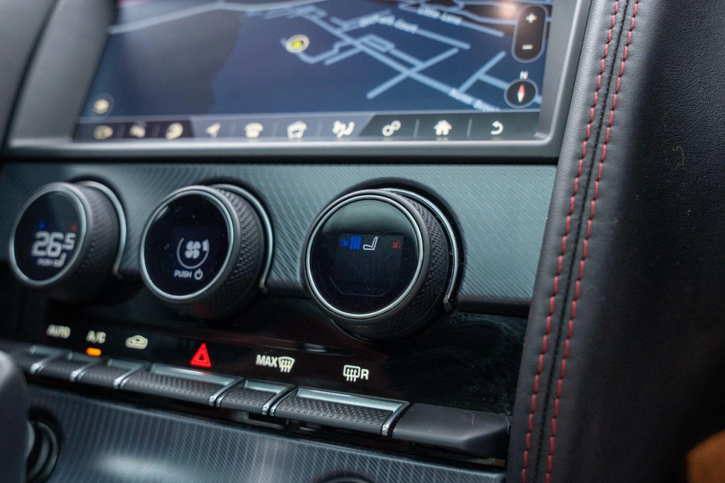 Jaguar F-Type P450 R-dynamic #32