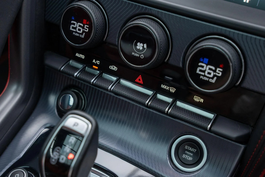Jaguar F-Type P450 R-dynamic  #36