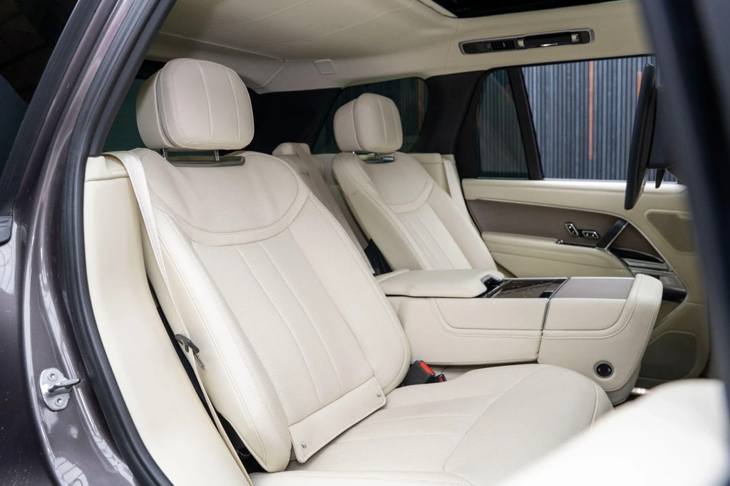 Land Rover Range Rover 3.0 D350 First Edition Black #14