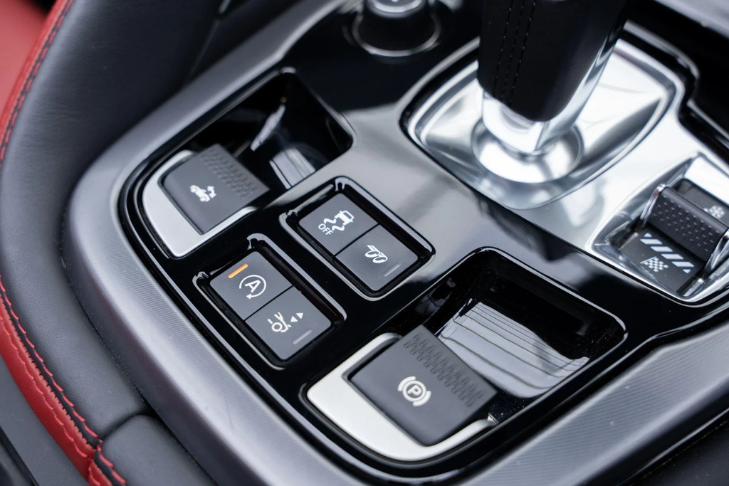 Jaguar F-Type 2.0 P300 R-dynamic Black 2023 Black #32