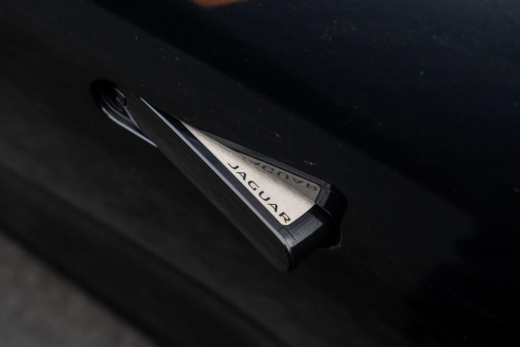 Jaguar F-Type 2.0 P300 R-dynamic Black 2023 Black #35