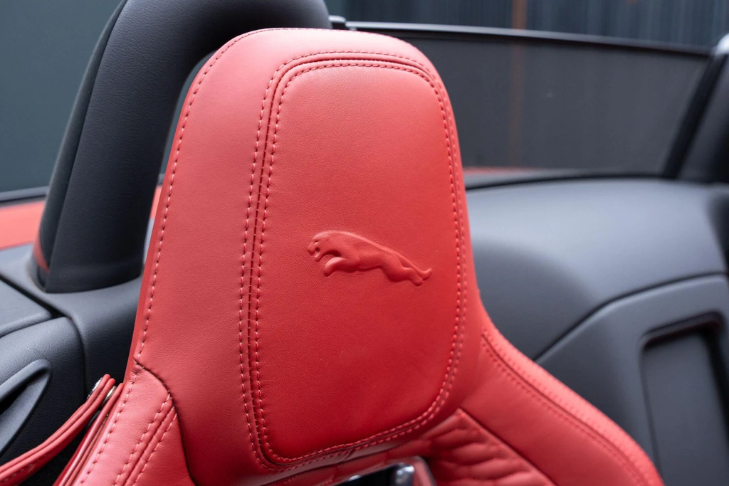 Jaguar F-Type 2.0 P300 R-dynamic Black 2023 Black #39