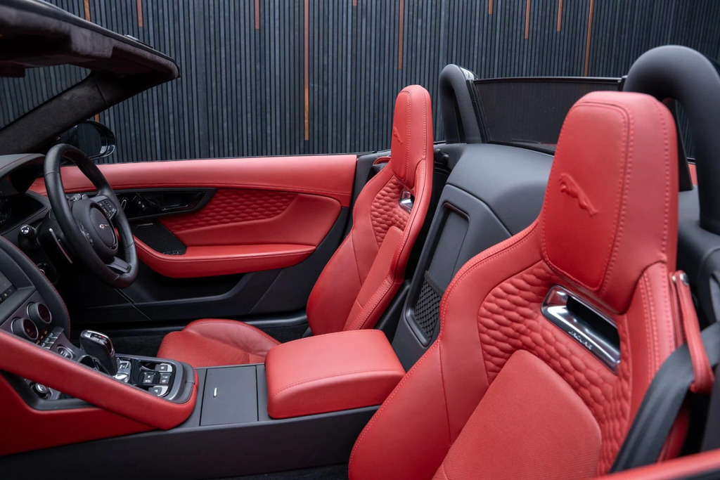 Jaguar F-Type 2.0 P300 R-dynamic Black 2023 Black #41