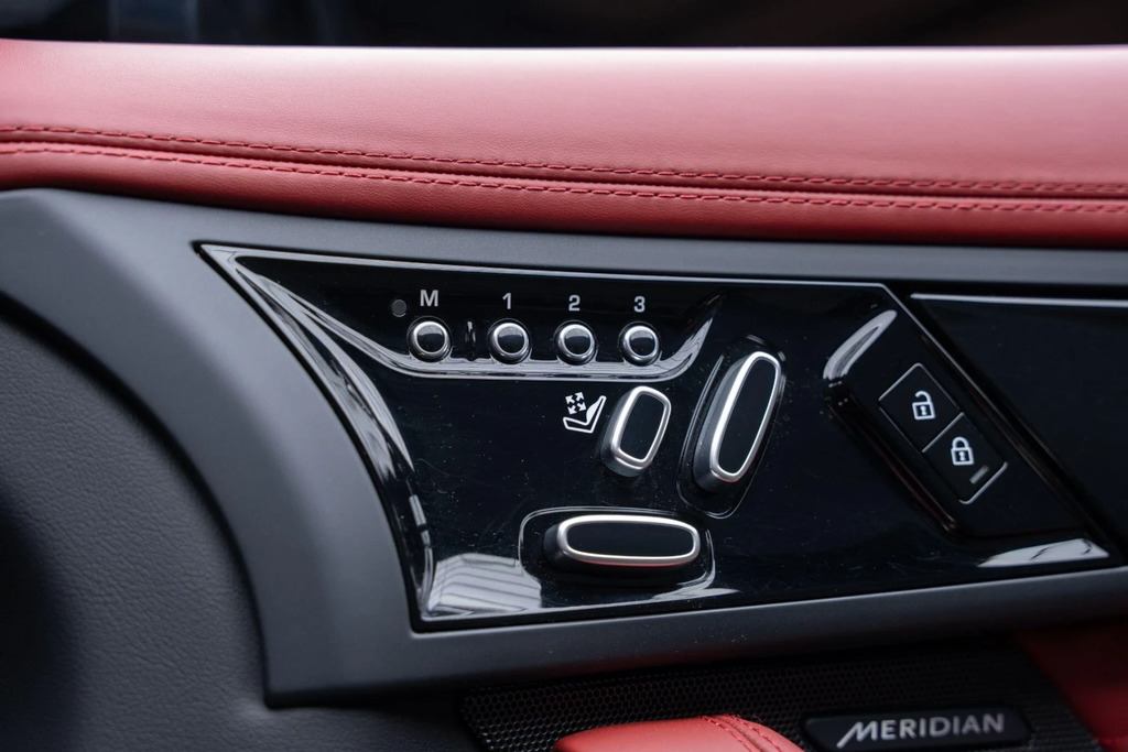 Jaguar F-Type 2.0 P300 R-dynamic Black 2023 Black #24