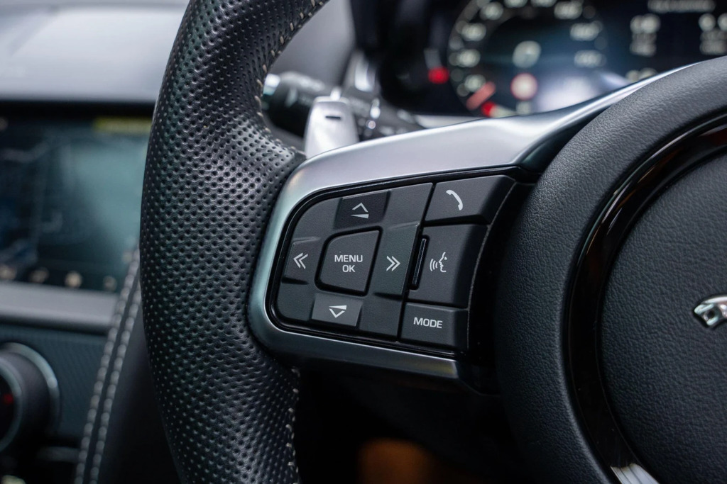 Jaguar F-Type Jaguar Coupe 2.0 P300 R-dynamic Black Black #36