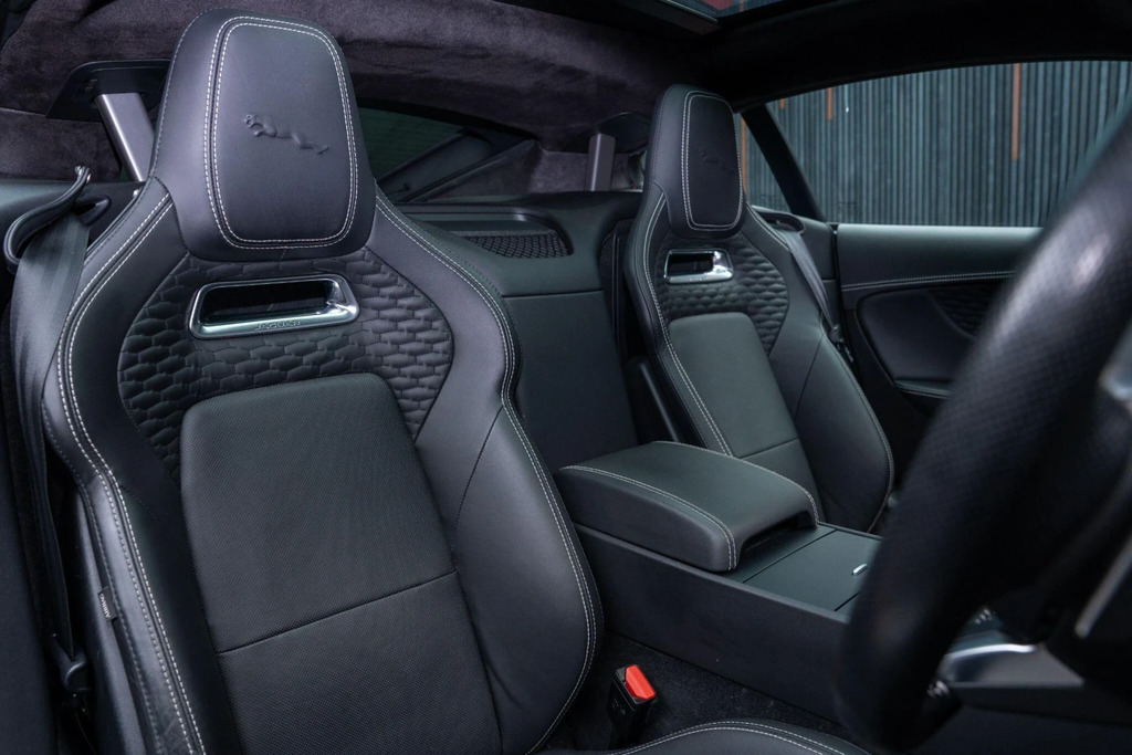 Jaguar F-Type Jaguar Coupe 2.0 P300 R-dynamic Black Black #12