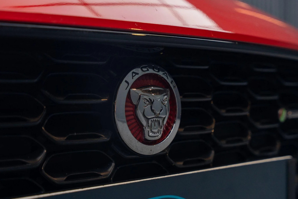 Jaguar F-Type Jaguar Coupe 2.0 P300 R-dynamic Black Black #37