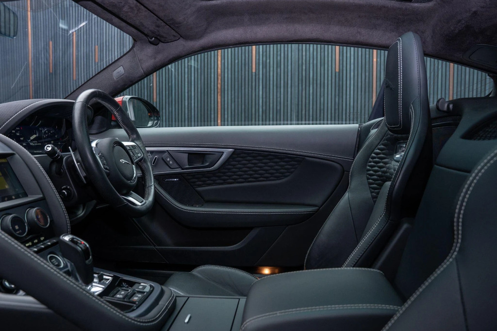 Jaguar F-Type Jaguar Coupe 2.0 P300 R-dynamic Black Black #46