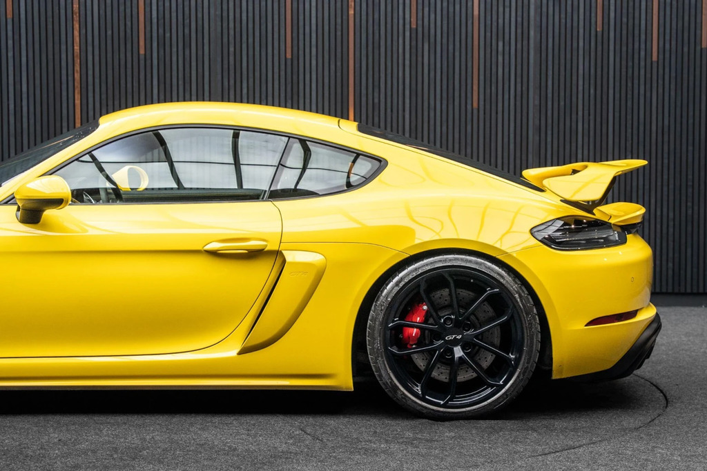 Porsche 718 Cayman 4L Gt4 Black #17