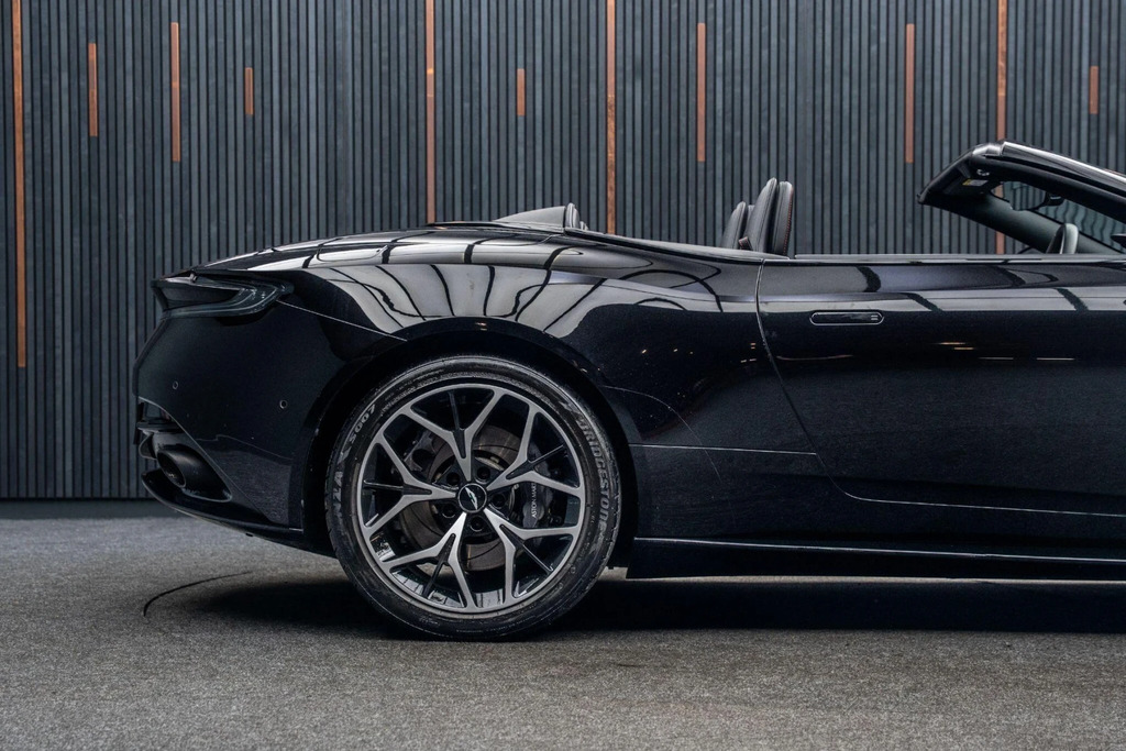 Aston Martin DB11 V12 Touchtronic Red #21