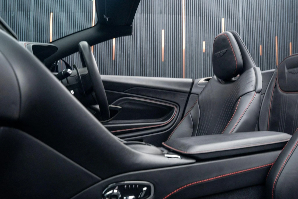 Aston Martin DB11 V12 Touchtronic Red #35